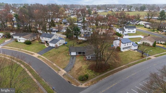 90 TWIN HILL DR, Willingboro, NJ 08046