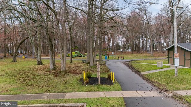 90 TWIN HILL DR, Willingboro, NJ 08046