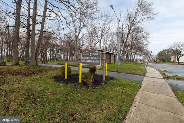 90 TWIN HILL DR, Willingboro, NJ 08046