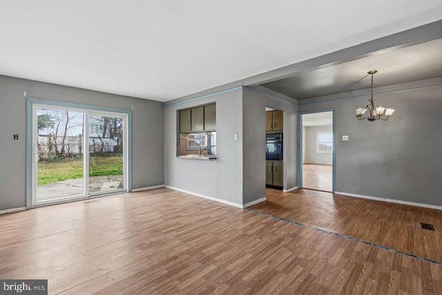 90 TWIN HILL DR, Willingboro, NJ 08046