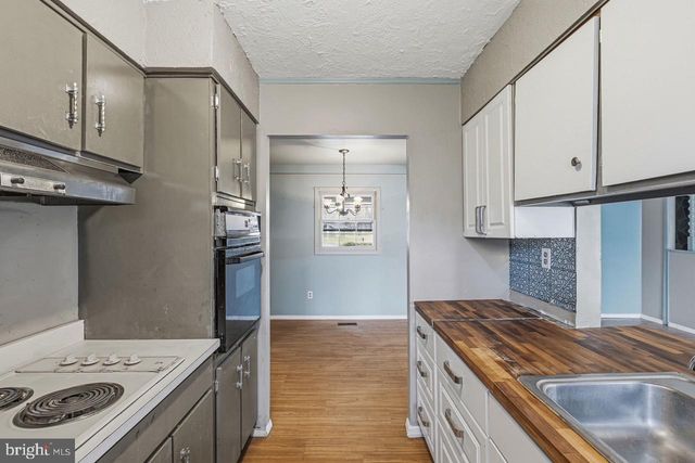 90 TWIN HILL DR, Willingboro, NJ 08046