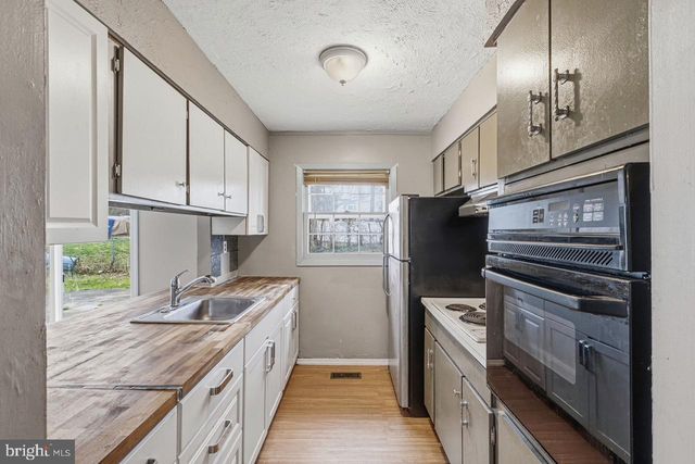 90 TWIN HILL DR, Willingboro, NJ 08046