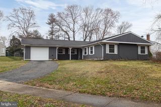 90 TWIN HILL DR, Willingboro, NJ 08046