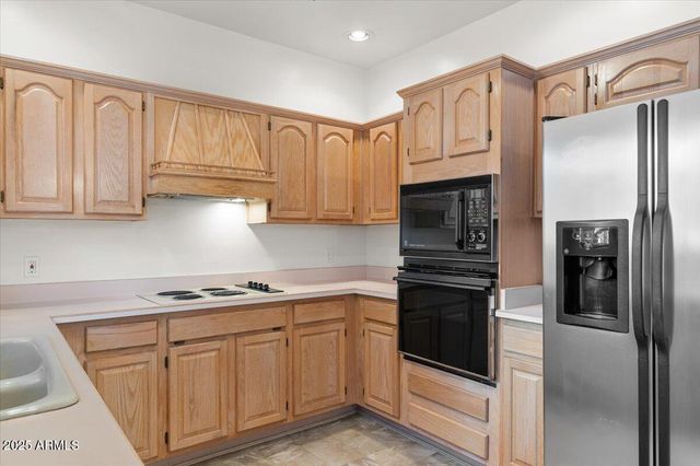 5200 S LAKESHORE Drive 120, Tempe, AZ 85282