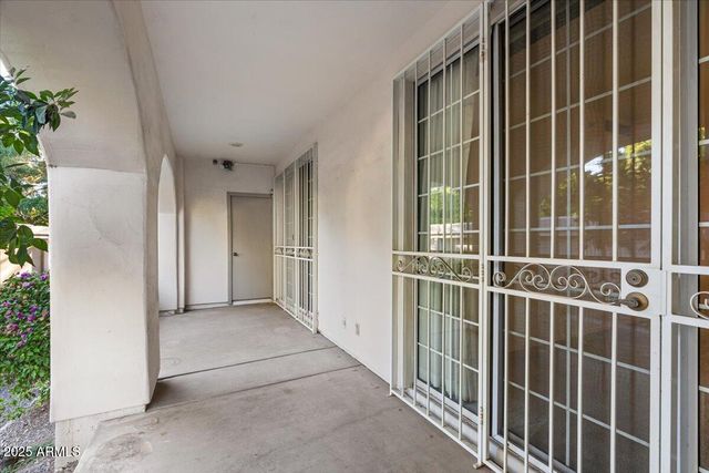 5200 S LAKESHORE Drive 120, Tempe, AZ 85282