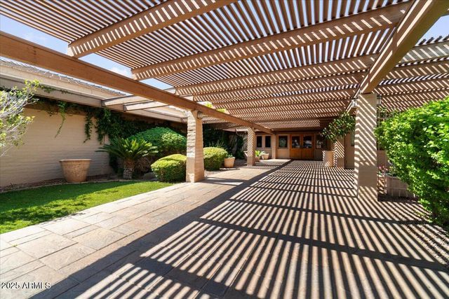 5200 S LAKESHORE Drive 120, Tempe, AZ 85282