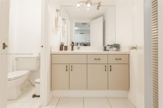 2301 Collins Ave 423, Miami Beach, FL 33139