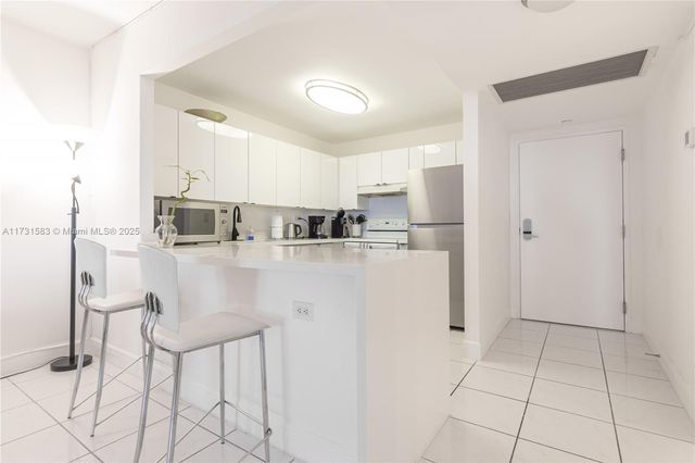 2301 Collins Ave 423, Miami Beach, FL 33139