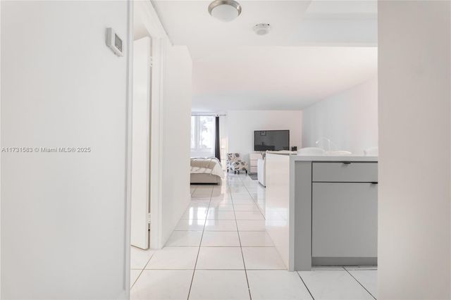 2301 Collins Ave 423, Miami Beach, FL 33139