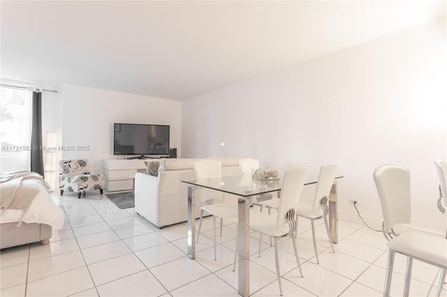 2301 Collins Ave 423, Miami Beach, FL 33139
