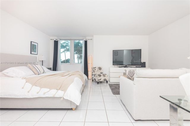 2301 Collins Ave 423, Miami Beach, FL 33139