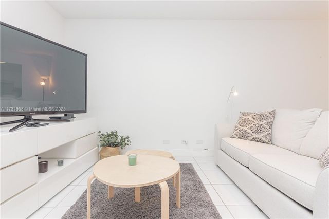 2301 Collins Ave 423, Miami Beach, FL 33139