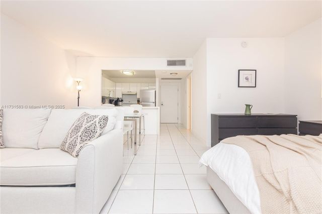 2301 Collins Ave 423, Miami Beach, FL 33139