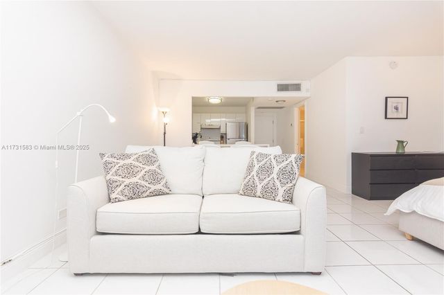 2301 Collins Ave 423, Miami Beach, FL 33139