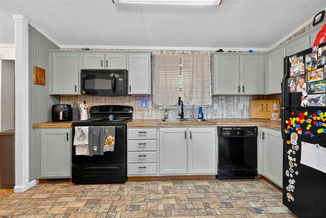 13724 NE Rogers Ln, Lawton, OK 73507