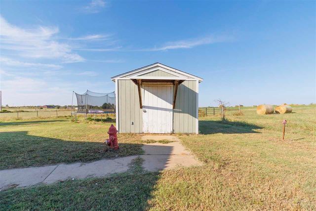 13724 NE Rogers Ln, Lawton, OK 73507