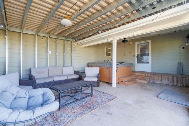 13724 NE Rogers Ln, Lawton, OK 73507