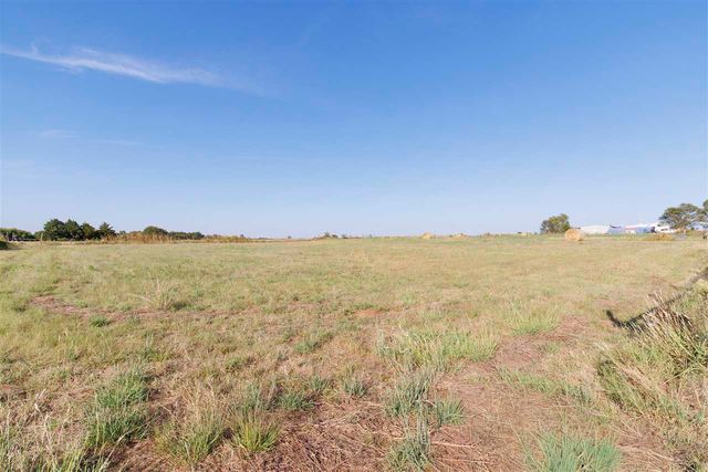 13724 NE Rogers Ln, Lawton, OK 73507