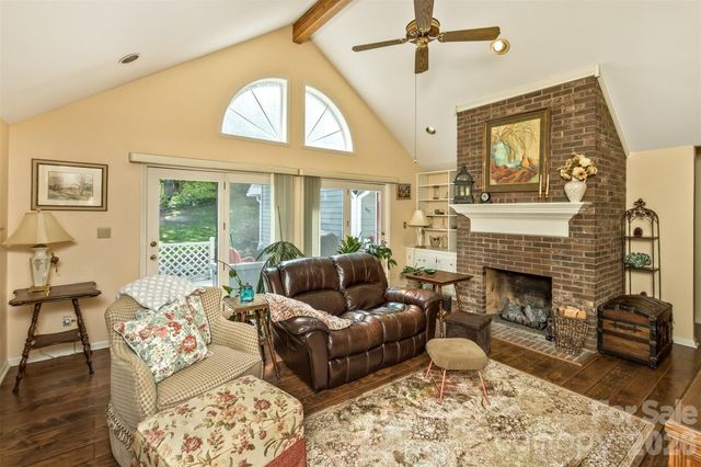 10 Applecross Road, Weaverville, NC 28787