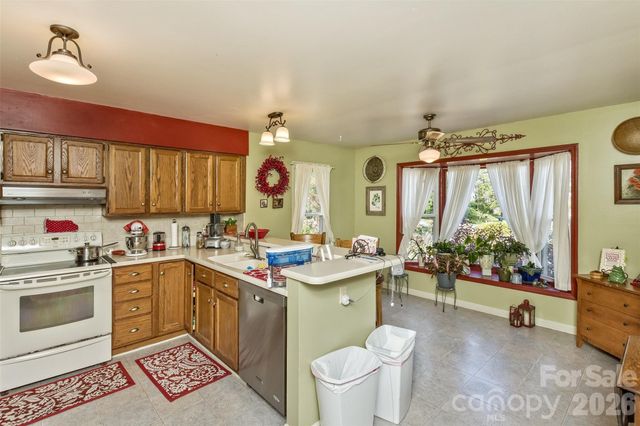 10 Applecross Road, Weaverville, NC 28787