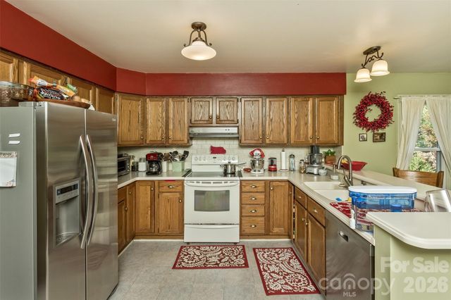 10 Applecross Road, Weaverville, NC 28787