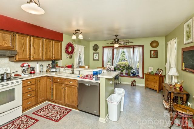 10 Applecross Road, Weaverville, NC 28787
