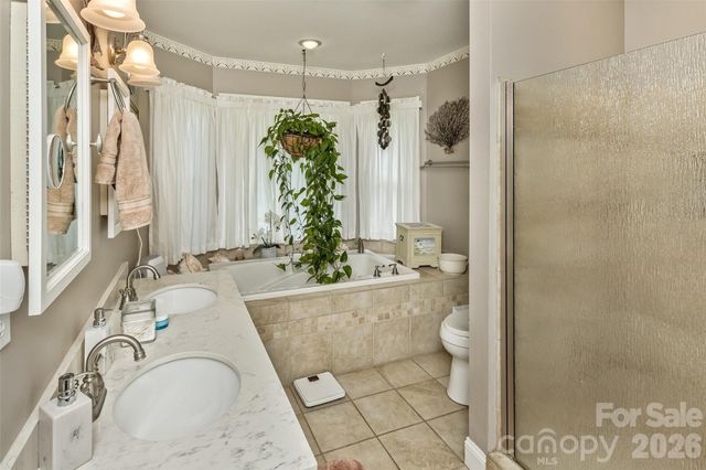 10 Applecross Road, Weaverville, NC 28787