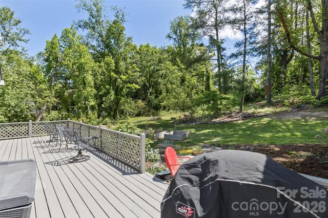 10 Applecross Road, Weaverville, NC 28787