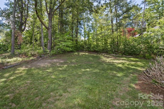 10 Applecross Road, Weaverville, NC 28787