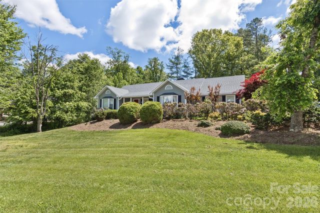 10 Applecross Road, Weaverville, NC 28787
