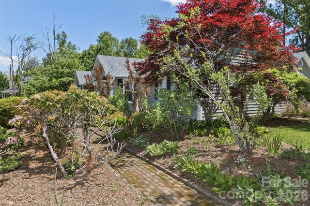 10 Applecross Road, Weaverville, NC 28787
