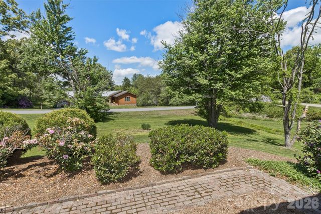 10 Applecross Road, Weaverville, NC 28787