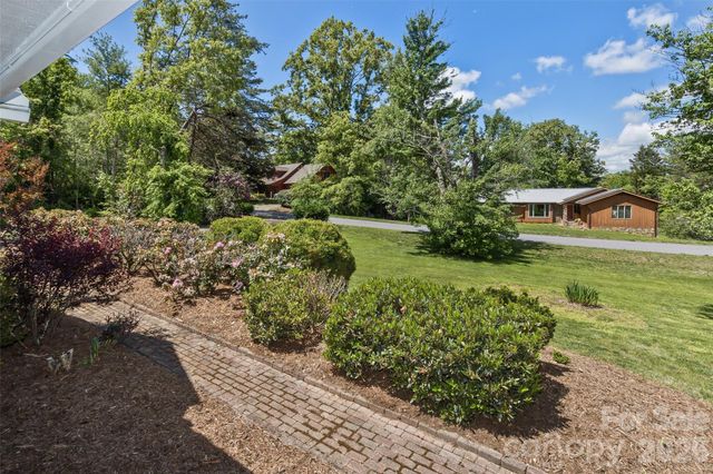 10 Applecross Road, Weaverville, NC 28787