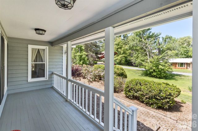 10 Applecross Road, Weaverville, NC 28787