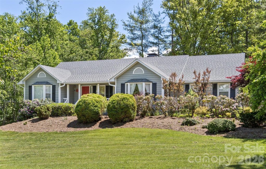 10 Applecross Road, Weaverville, NC 28787