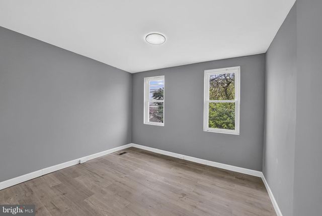 4 LANSING ALY, Trenton, NJ 08638