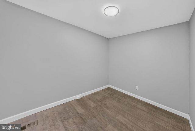 4 LANSING ALY, Trenton, NJ 08638