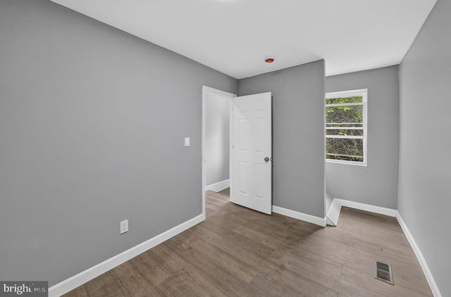 4 LANSING ALY, Trenton, NJ 08638