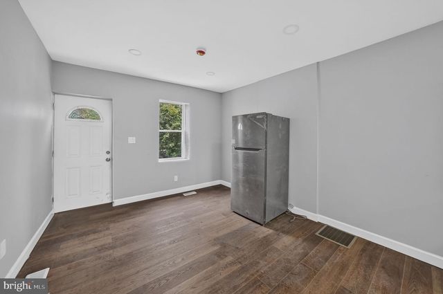 4 LANSING ALY, Trenton, NJ 08638