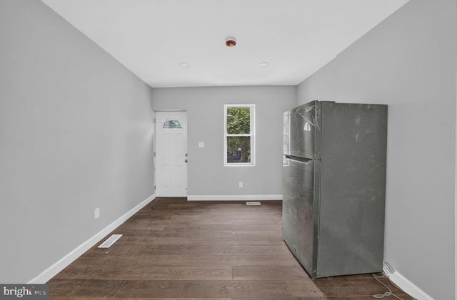 4 LANSING ALY, Trenton, NJ 08638