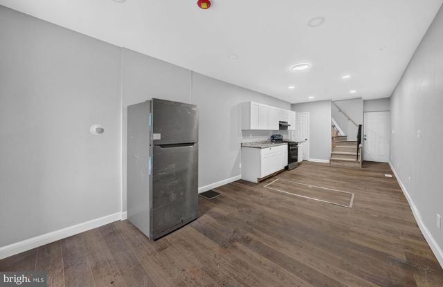 4 LANSING ALY, Trenton, NJ 08638