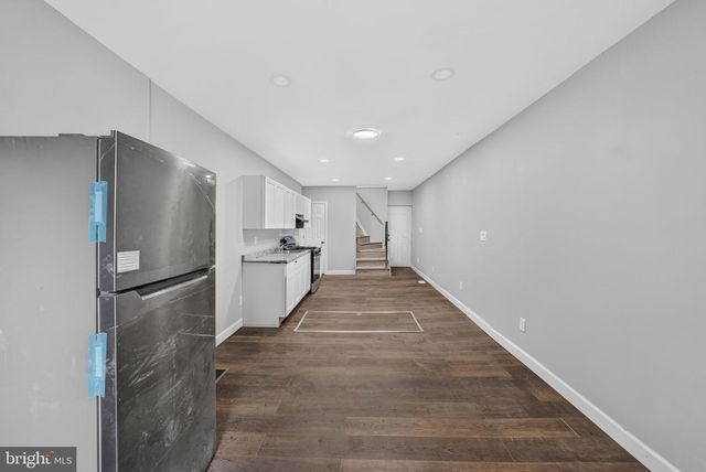 4 LANSING ALY, Trenton, NJ 08638