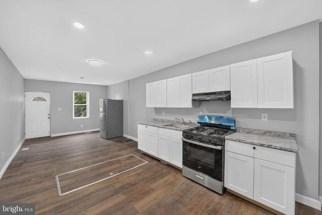 4 LANSING ALY, Trenton, NJ 08638
