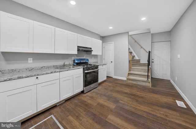 4 LANSING ALY, Trenton, NJ 08638