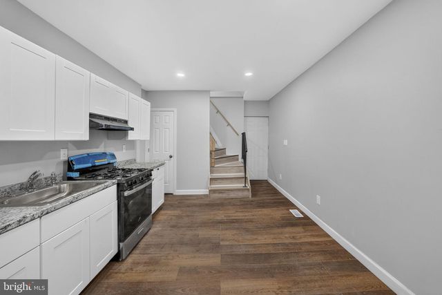 4 LANSING ALY, Trenton, NJ 08638