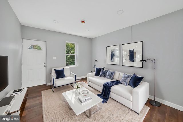 4 LANSING ALY, Trenton, NJ 08638