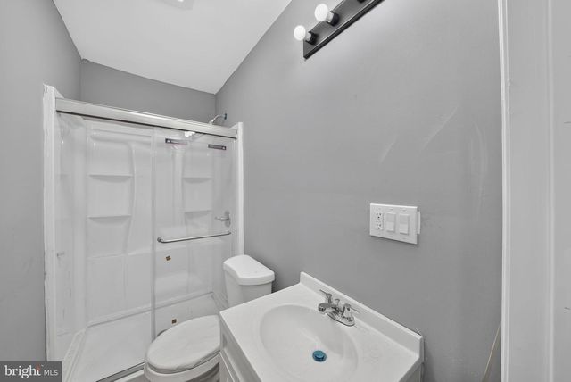 4 LANSING ALY, Trenton, NJ 08638