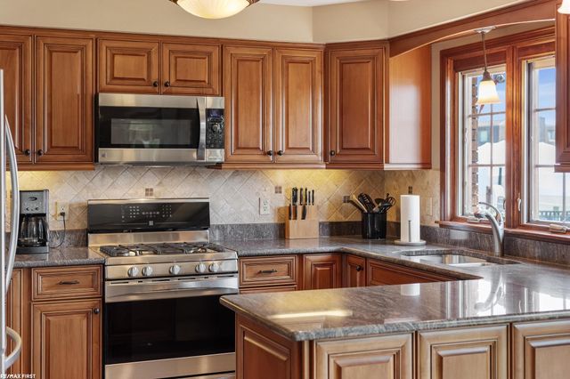 49708 Nautical Drive, Chesterfield, MI 48047
