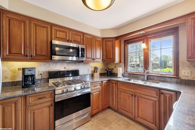 49708 Nautical Drive, Chesterfield, MI 48047