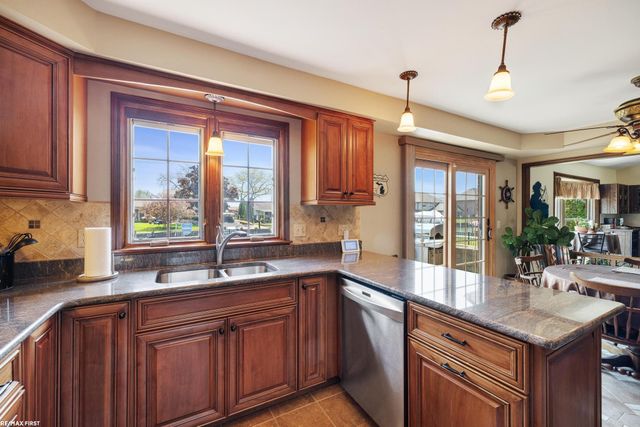 49708 Nautical Drive, Chesterfield, MI 48047